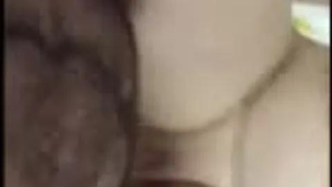 Genç sevgililer misafir odasında teslim oldu