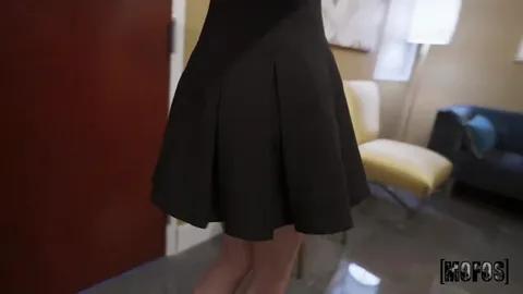 Havuz başında ateşli milf kendinden geçti