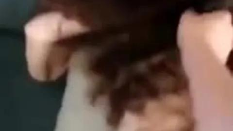Kıvırcık saçlı kızı fena sikiyor 