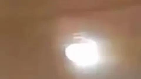 Oğlu evden gidince kayınbabası gelinini sikiyor